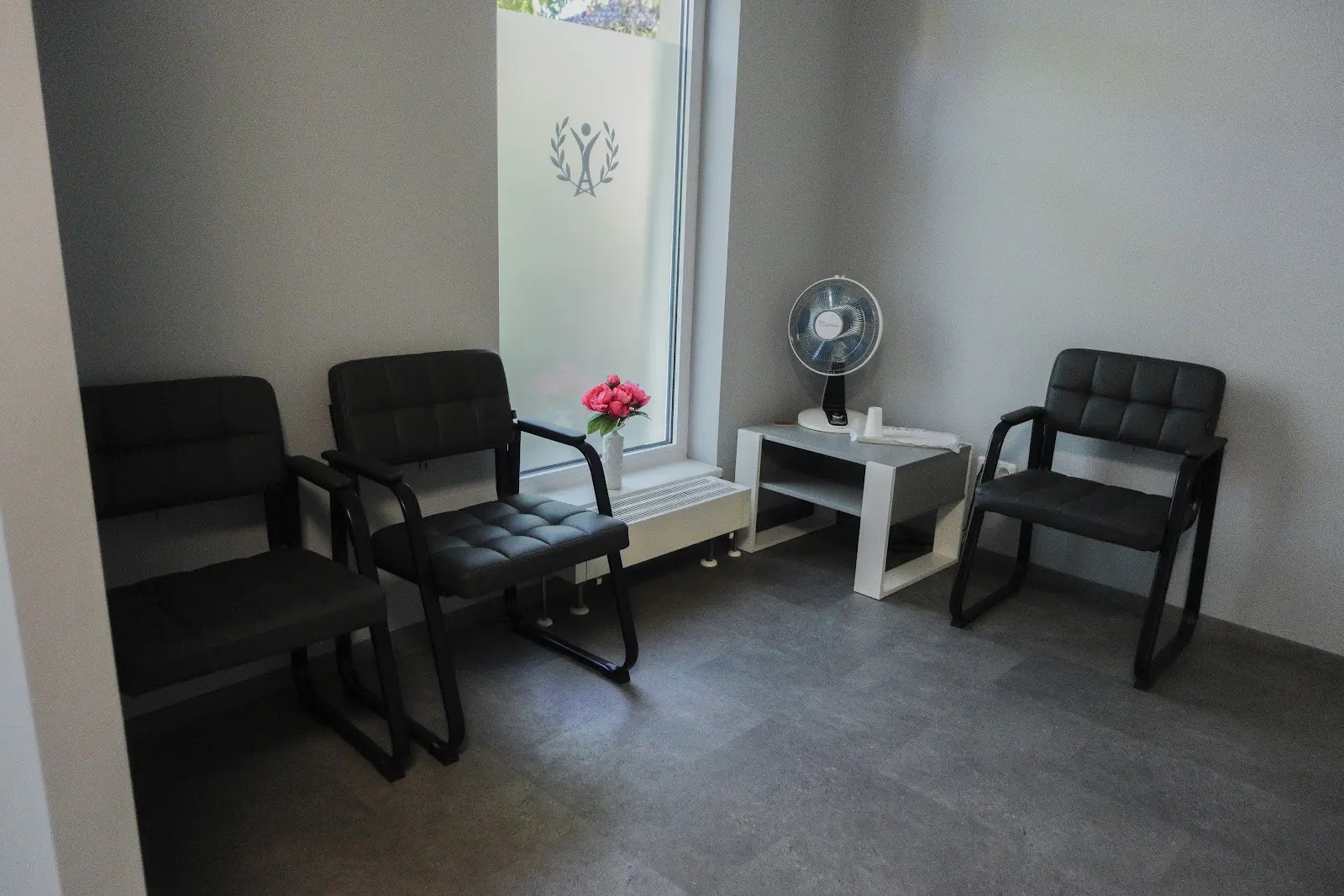 Wartebereich der Physiotherapie Andreas Hermann.